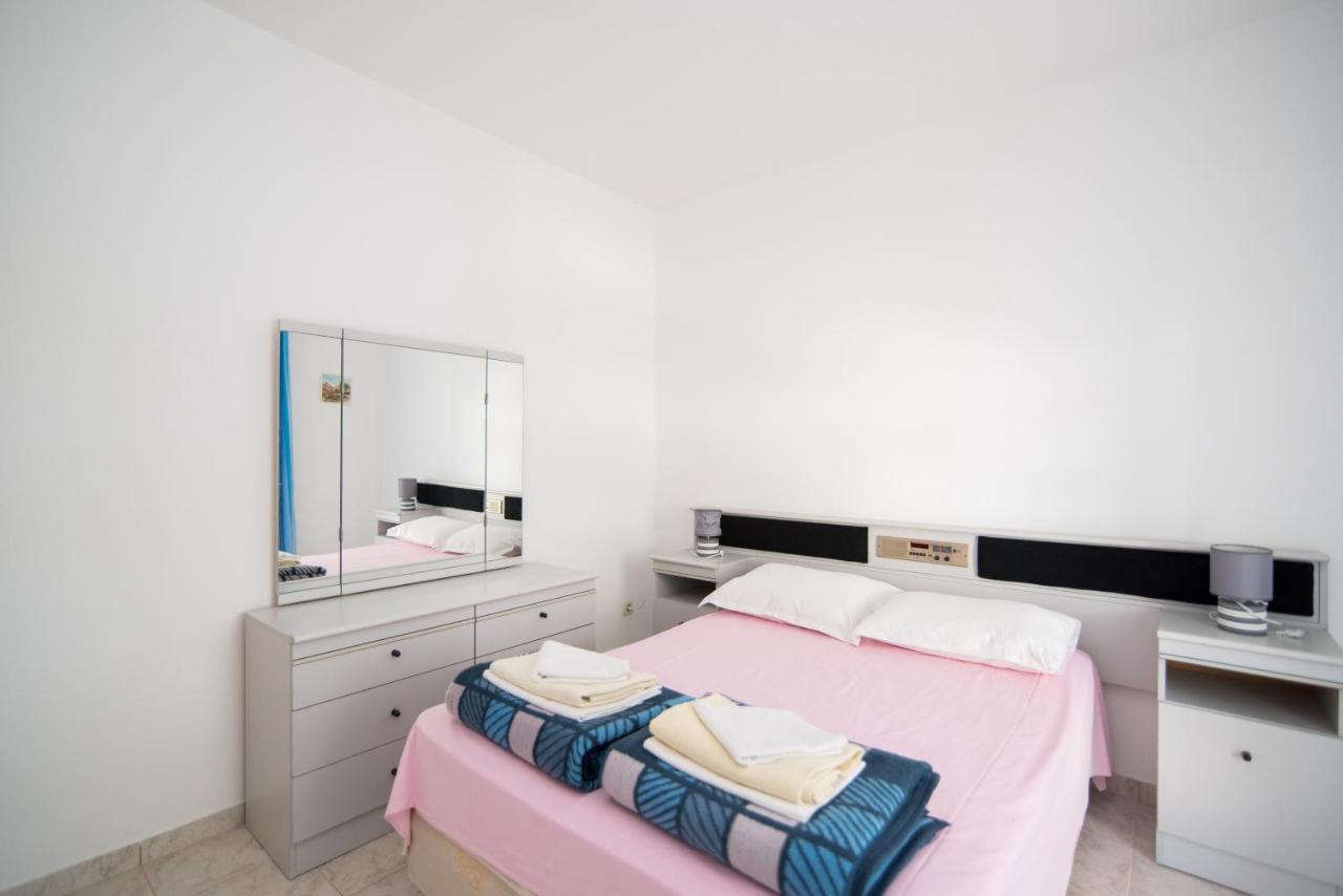 Apartments Pinija Supetar Kültér fotó