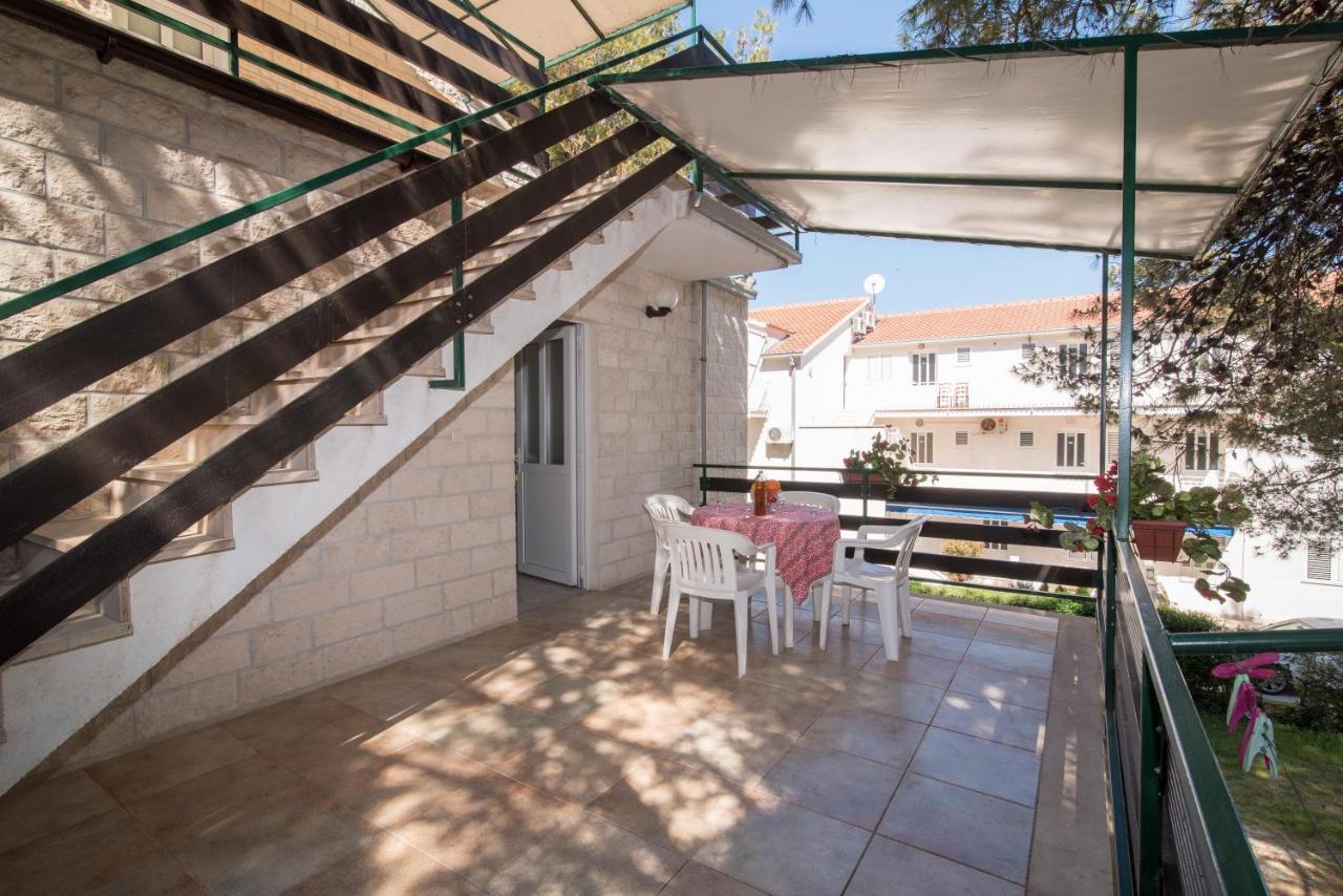 Apartments Pinija Supetar Kültér fotó
