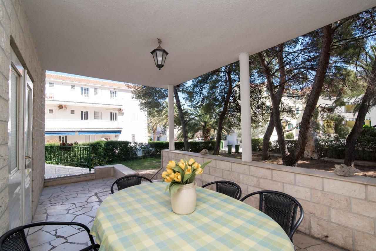 Apartments Pinija Supetar Kültér fotó