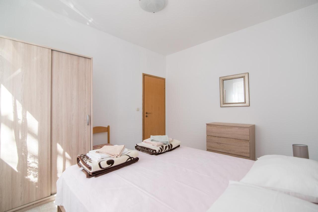Apartments Pinija Supetar Kültér fotó