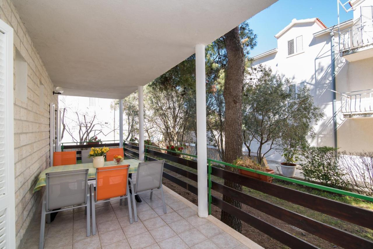 Apartments Pinija Supetar Kültér fotó