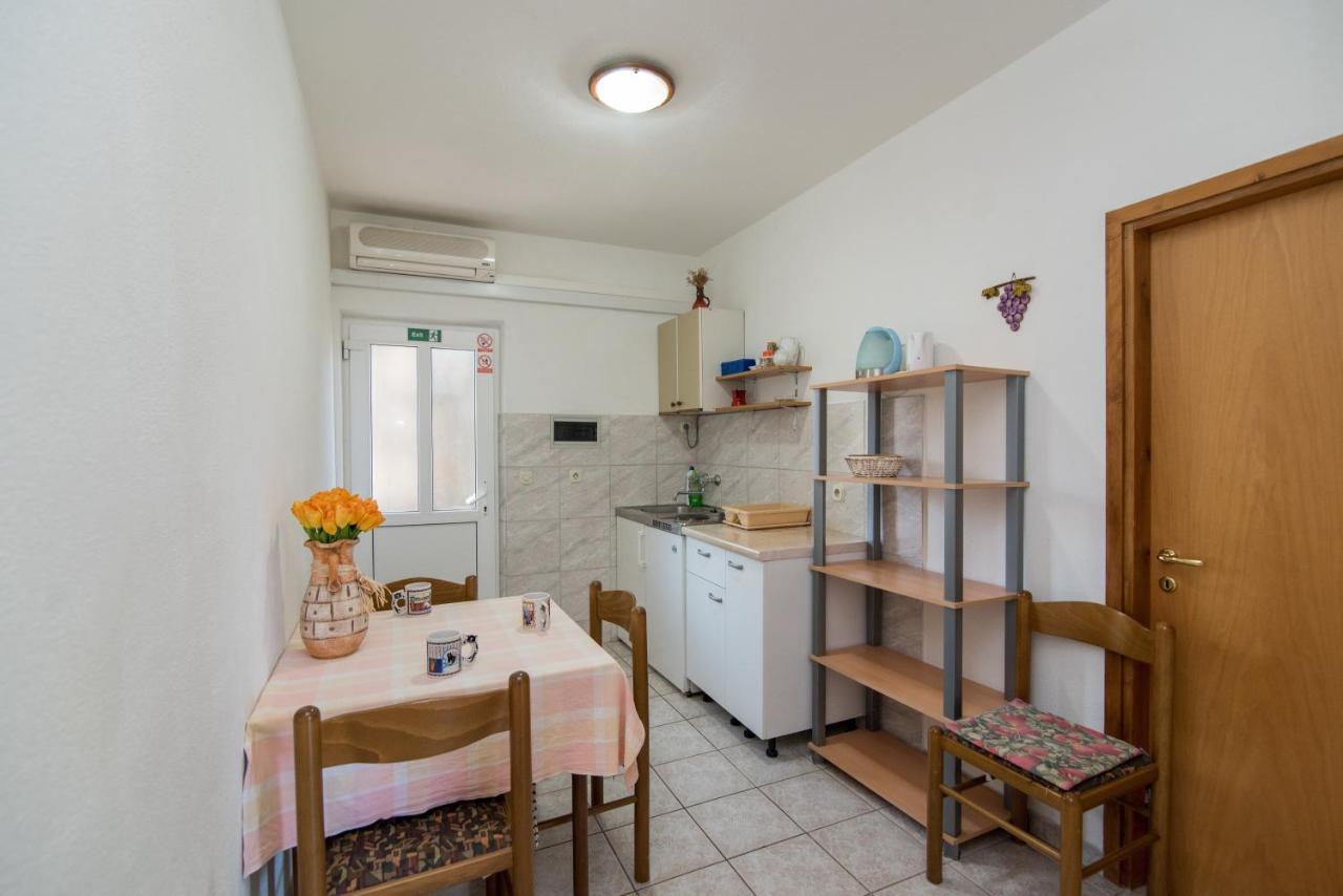 Apartments Pinija Supetar Kültér fotó