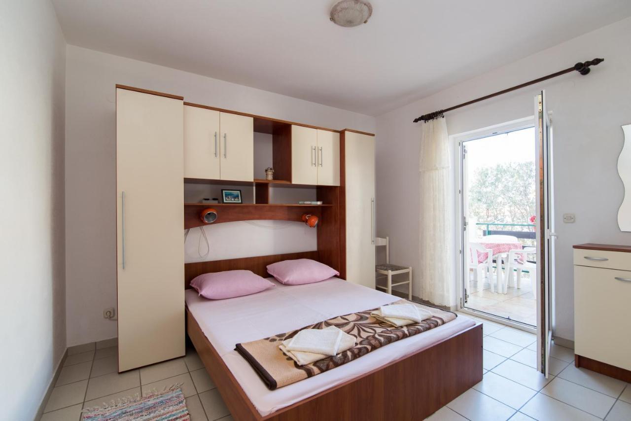 Apartments Pinija Supetar Kültér fotó