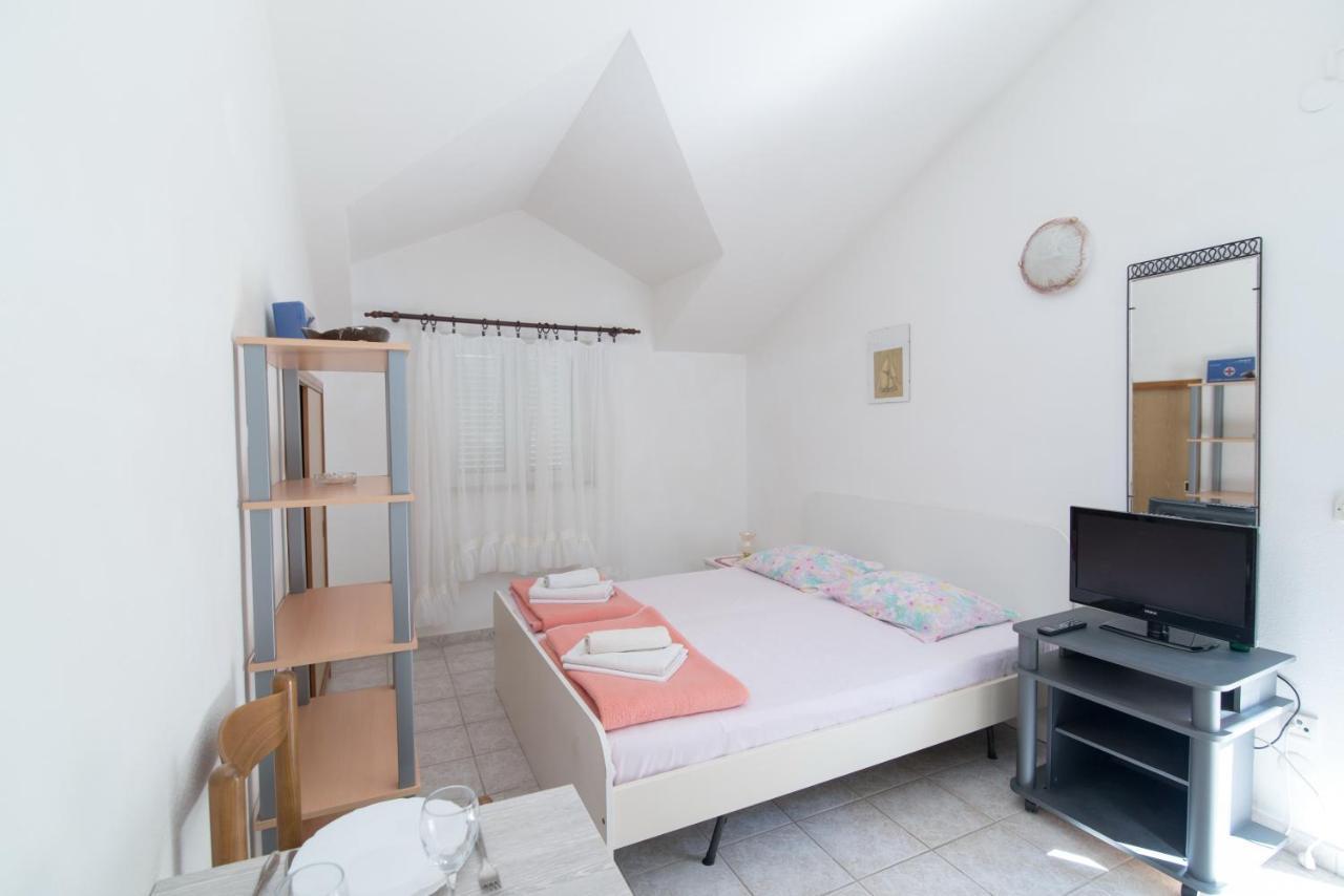 Apartments Pinija Supetar Kültér fotó