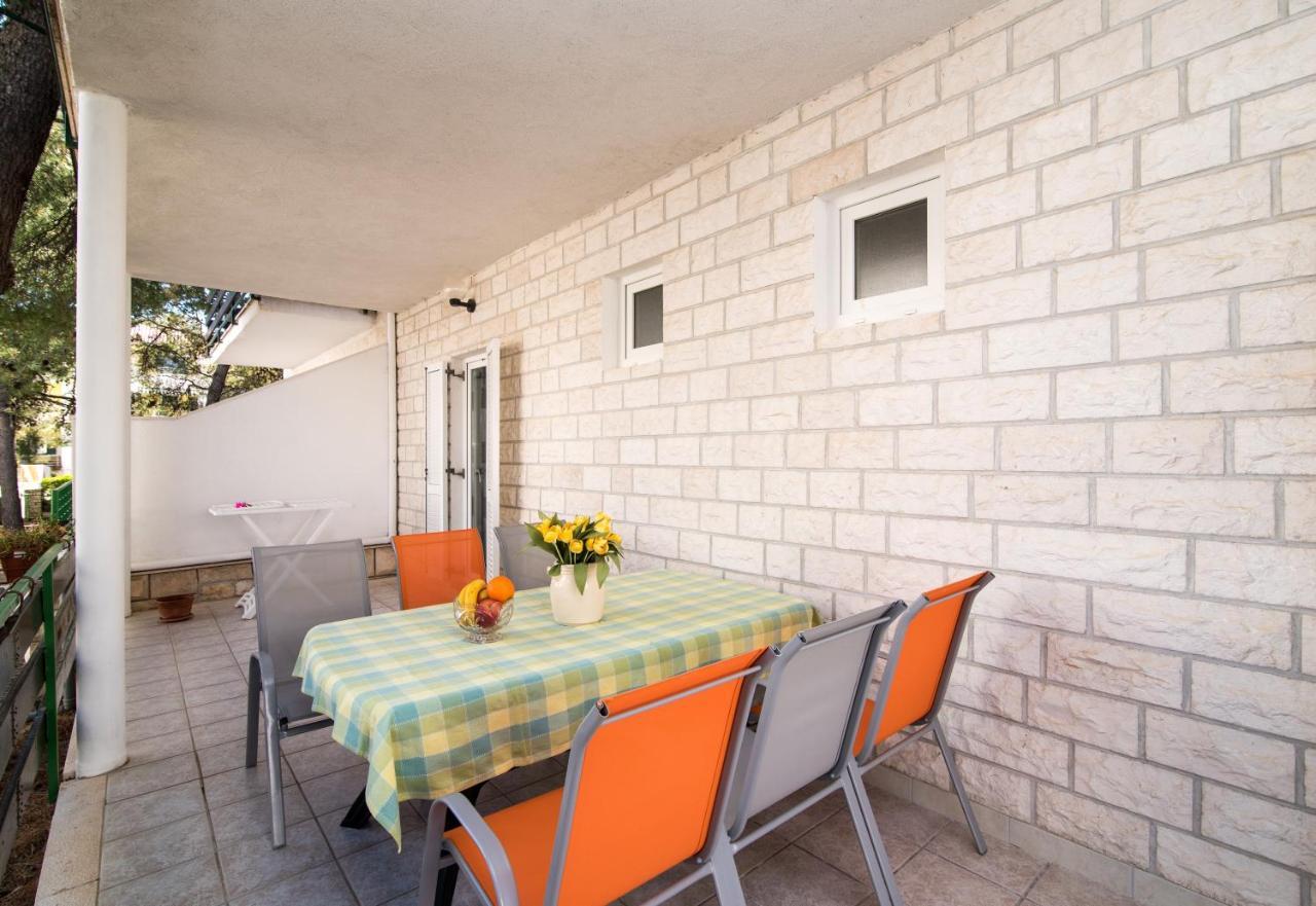Apartments Pinija Supetar Kültér fotó