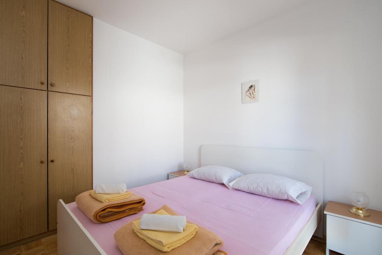 Apartments Pinija Supetar Kültér fotó