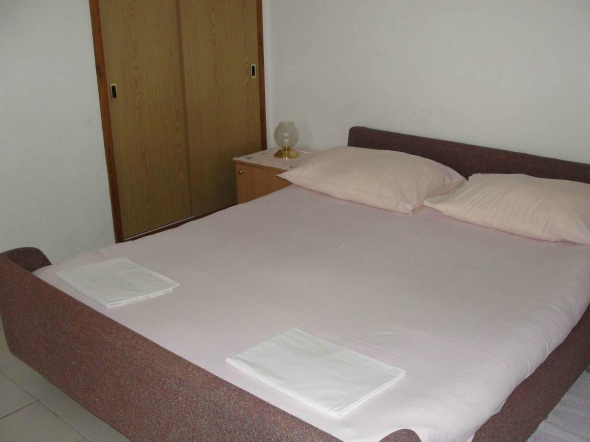 Apartments Pinija Supetar Kültér fotó