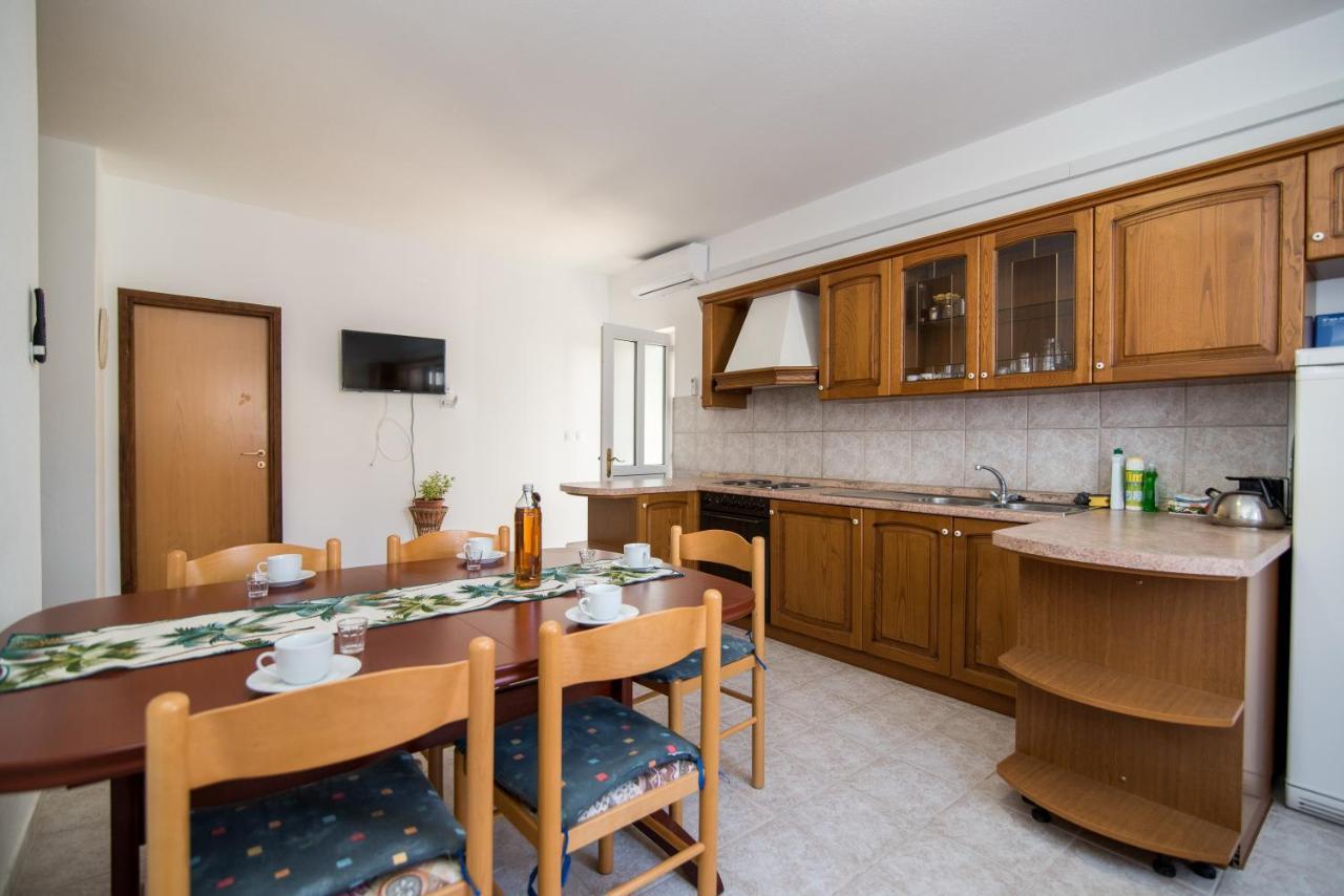 Apartments Pinija Supetar Kültér fotó