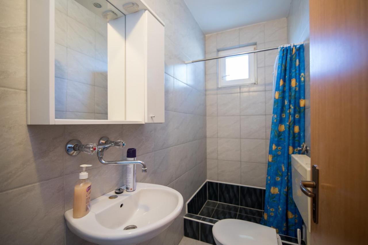 Apartments Pinija Supetar Kültér fotó