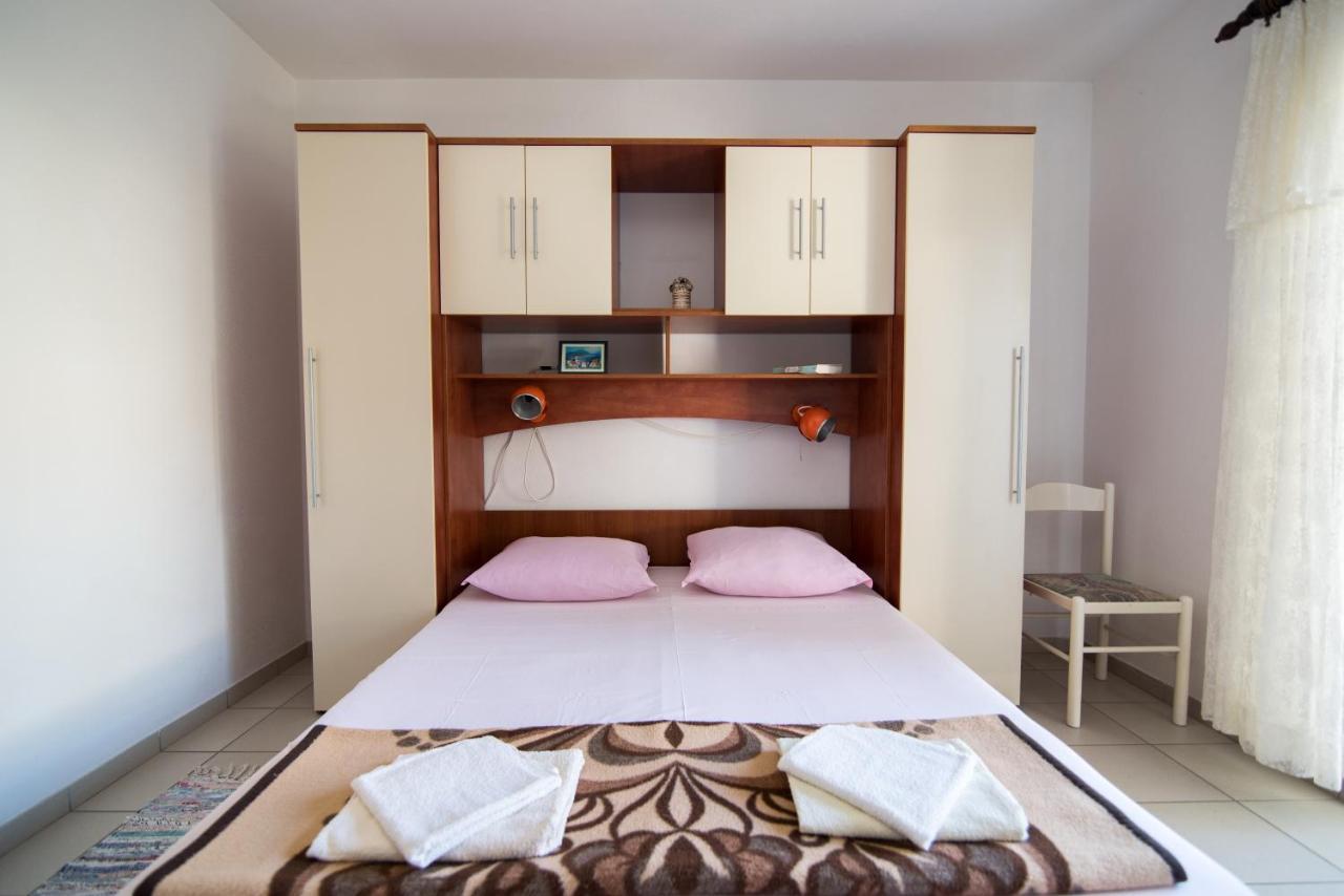 Apartments Pinija Supetar Kültér fotó