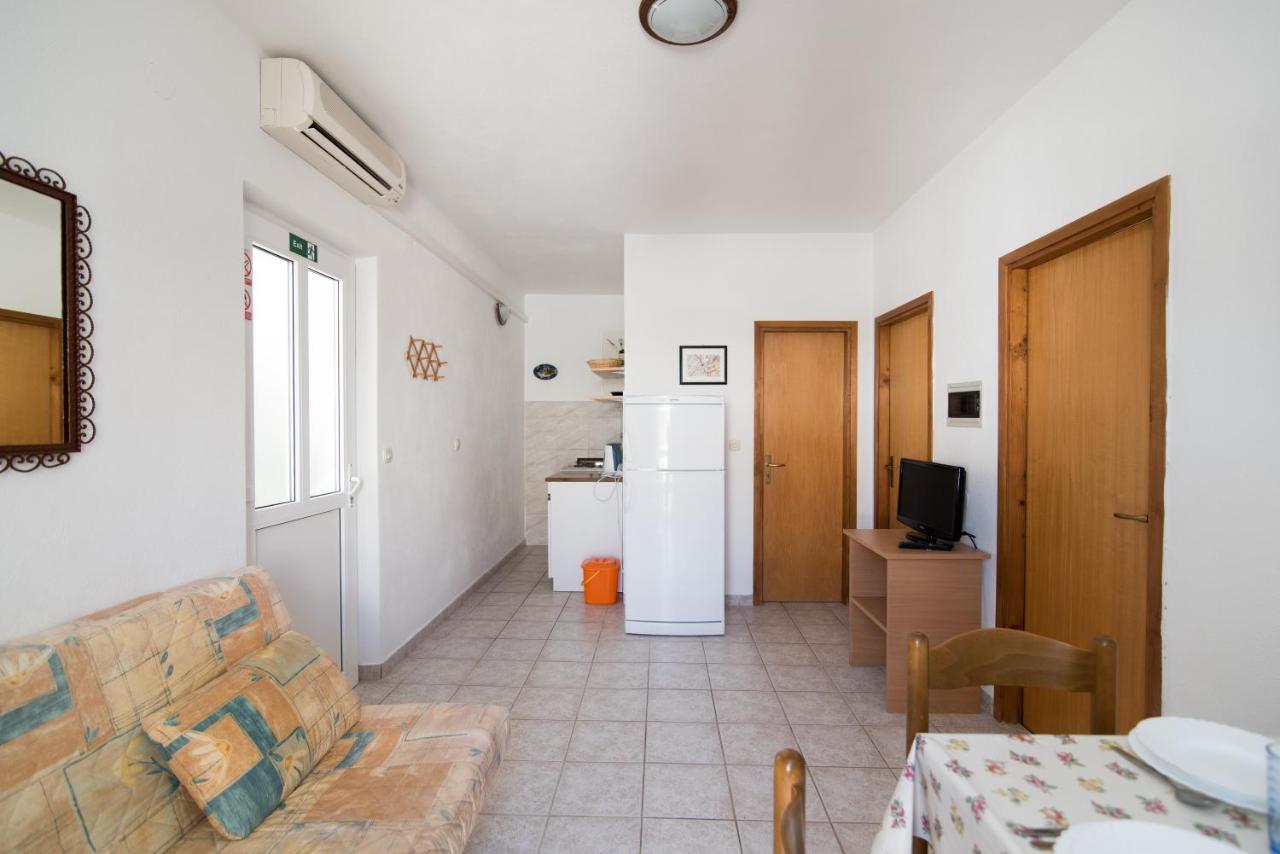Apartments Pinija Supetar Kültér fotó