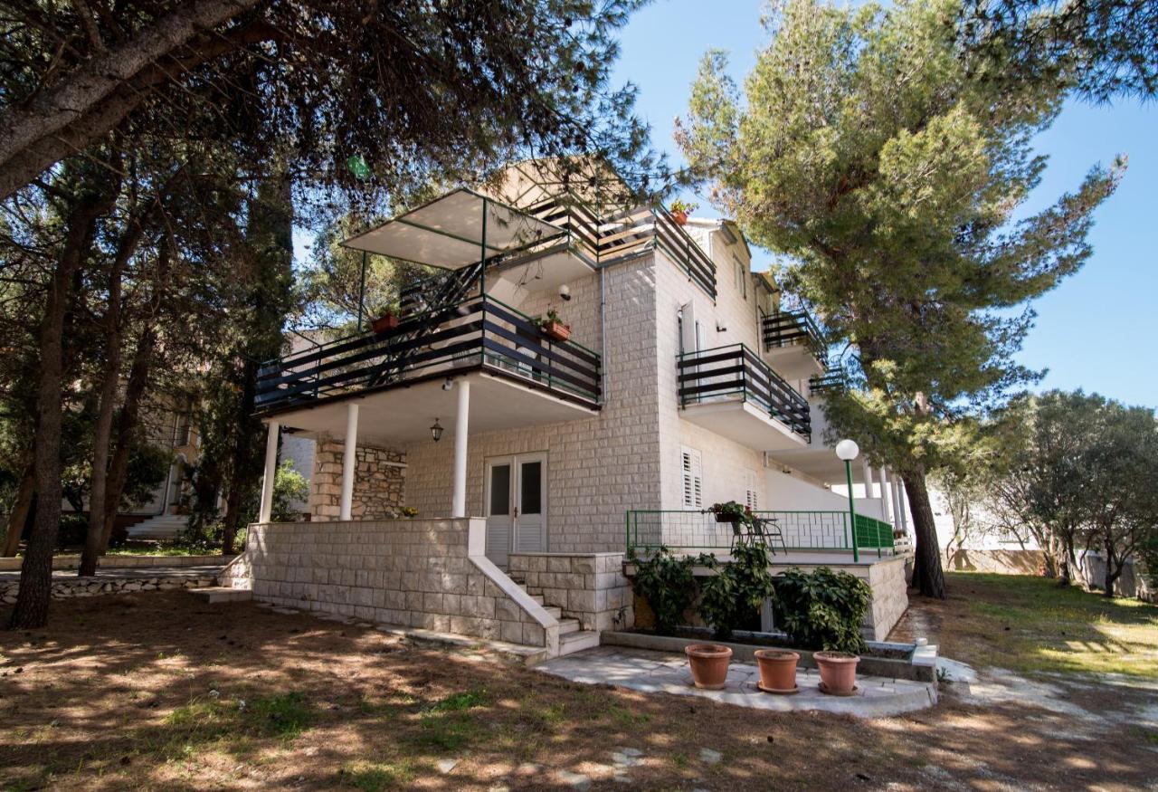 Apartments Pinija Supetar Kültér fotó